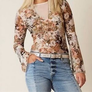 BUCKLE Gimmicks top